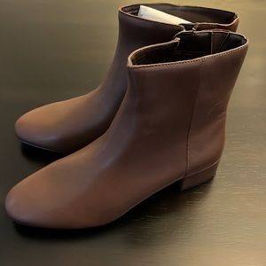 NWT Banana Republic Ankle Boots 8